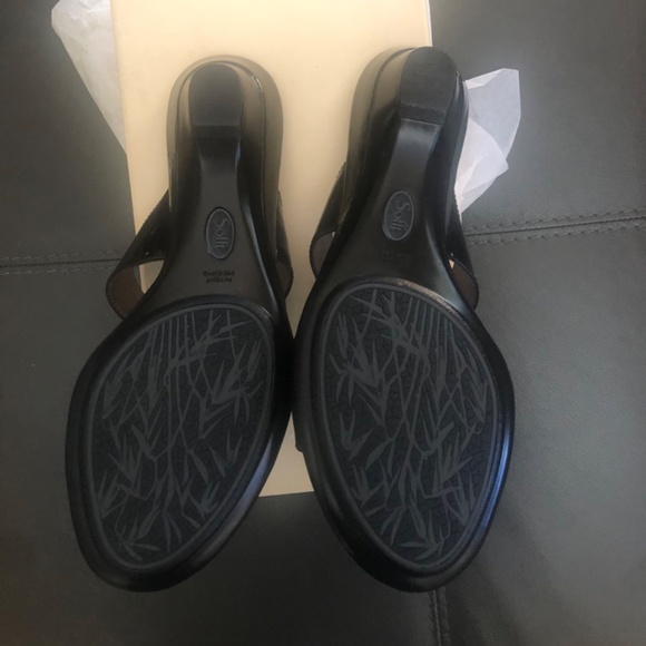 Sandals - Picture 2 of 5